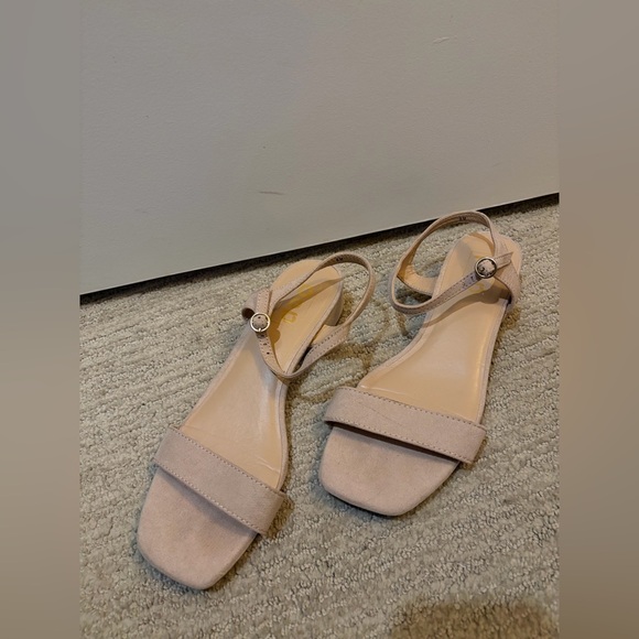 Mini Heels - Picture 2 of 4